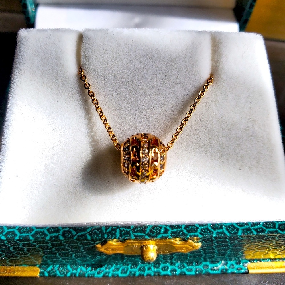 Gold Necklace – A Sphere of Radiance
